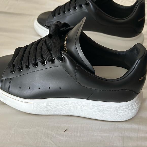 Alexander McQueen - Picture 3 of 9